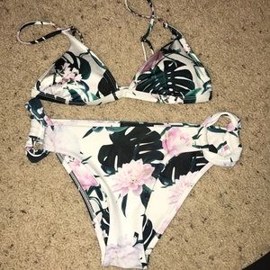 Kendall and Kylie/La hearts Bikini
